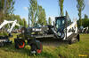 Pásový smykem řízený nakladač Bobcat T650 s grejdrem Grader 96