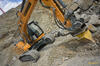 Pásové rypadlo Liebherr R922 se skalní frézou Atlas Copco DC 1200