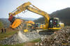 02. Pásové rypadlo Komatsu PC240NLC-11 z půjčovny DEK s drticí lžící Hartl Crusher HBC 650