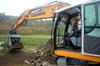 10. Pásové rypadlo Liebherr R924 LC s třídicí lžící Hartl Crusher HBS 1200