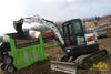 Mobilní třídič Traserscreen DB-100 nakládaný minirypadlem Bobcat E50