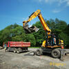 Ruda nad Moravou - Kolové rypadlo JCB JS175 firmy LBtech vedle Tatry T-815