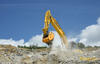 AC Noka - pásové rypadlo Komatsu PC490 s drticí lopatou Hartl HBC 750