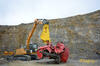 Atlas Copco - pásové rypadlo Liebherr R922 s nůžkami na ocel Atlas Copco SC 2500
