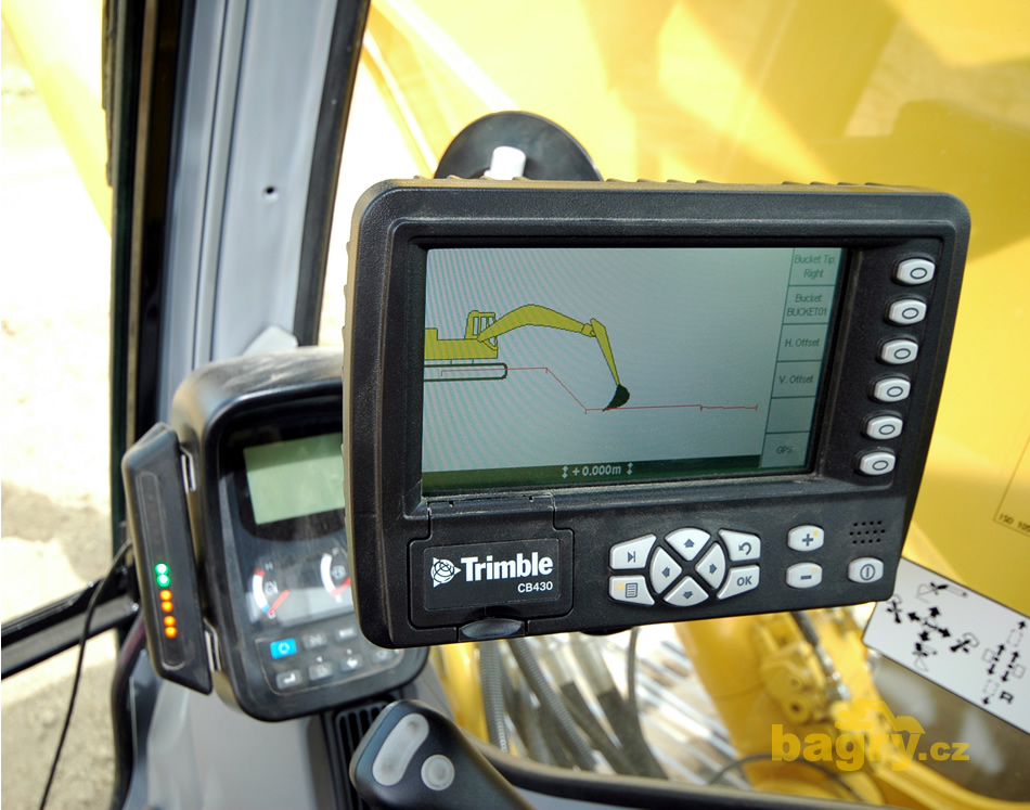 Ovládací panel systému 3D GPS umístěný v rypadle