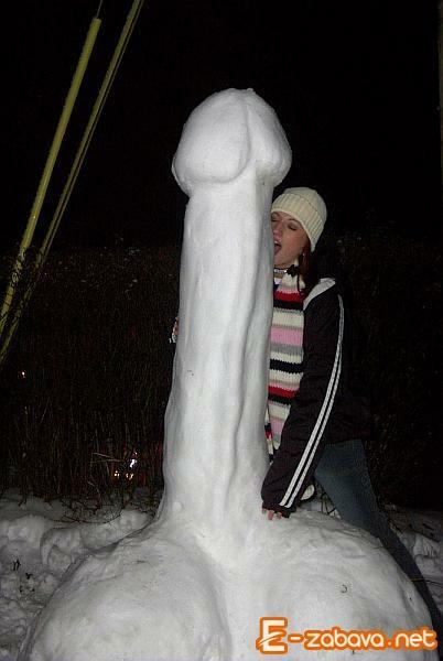 ženy uměj stavět sněhuláky.......