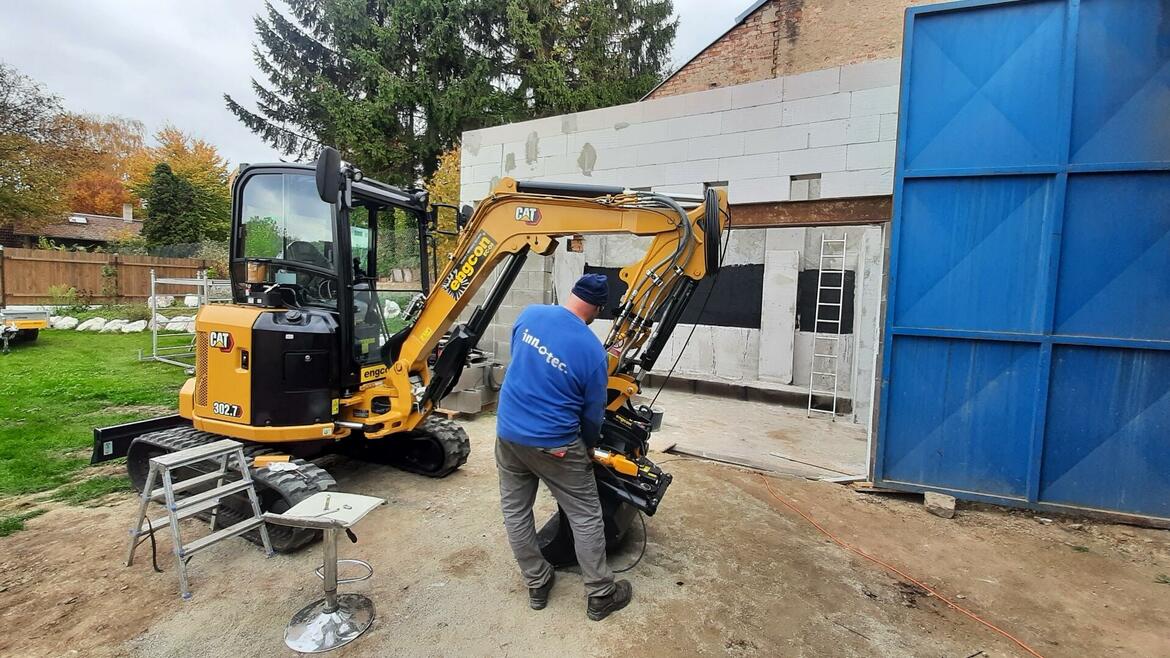 Instalace centrálního mazání na minibagr Instalace centrálního mazání na minibagr