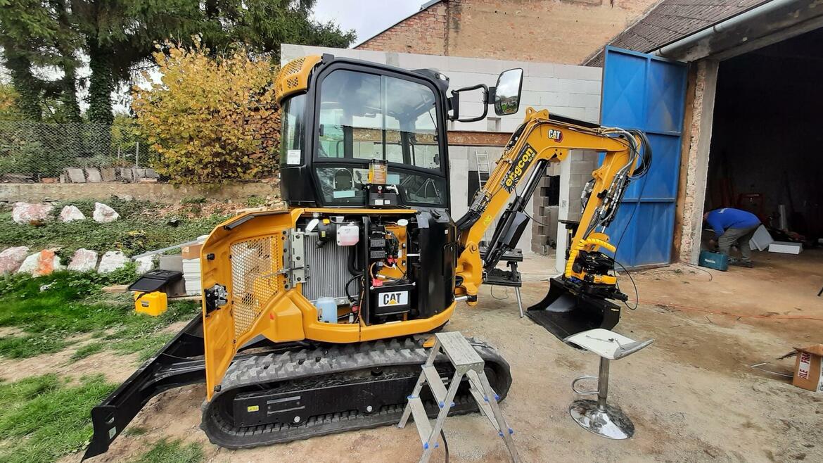 Instalace centrálního mazání na minibagr Instalace centrálního mazání na minibagr