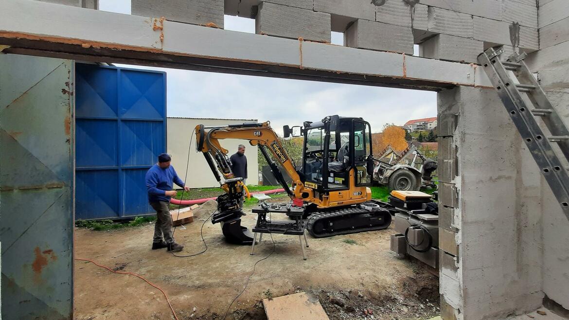 Instalace centrálního mazání na minibagr Instalace centrálního mazání na minibagr