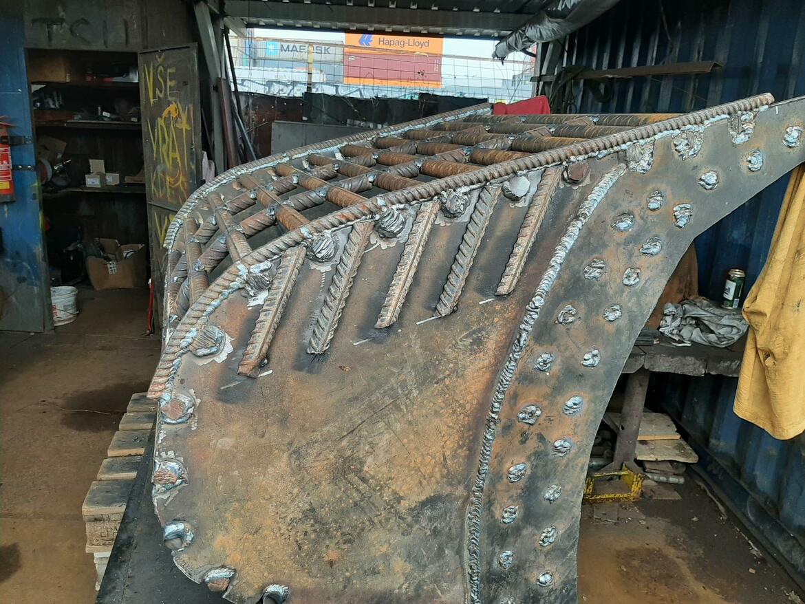 Re: Rozrývač s hydraulickým naklápěním