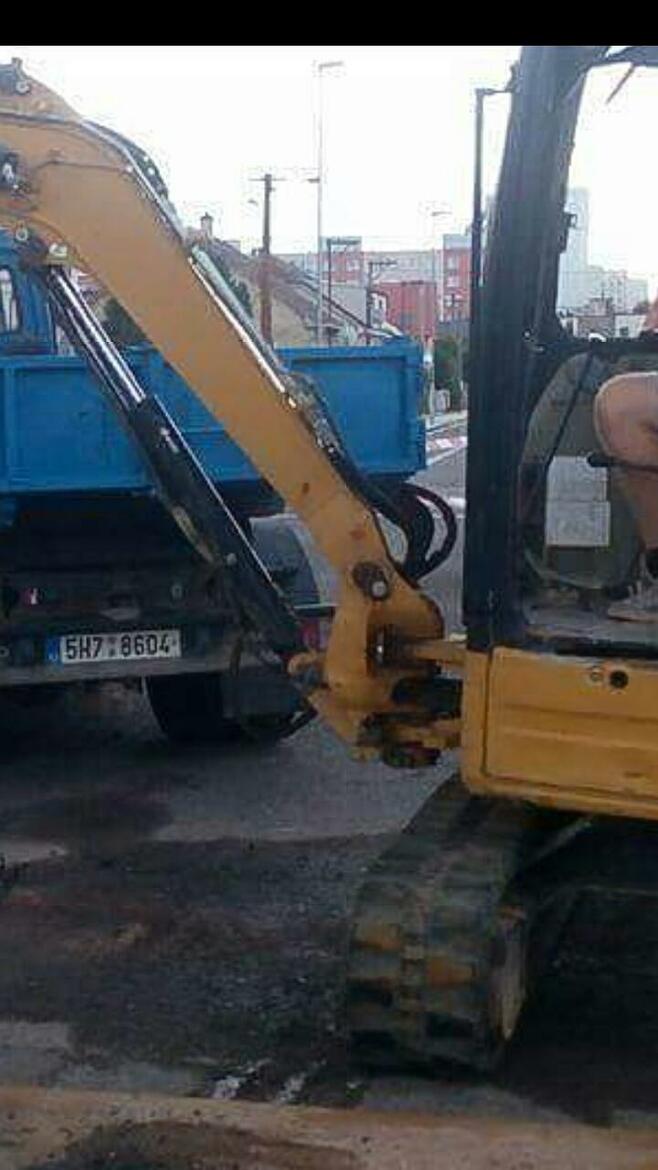 Cat 303 c cr čep koníků 
