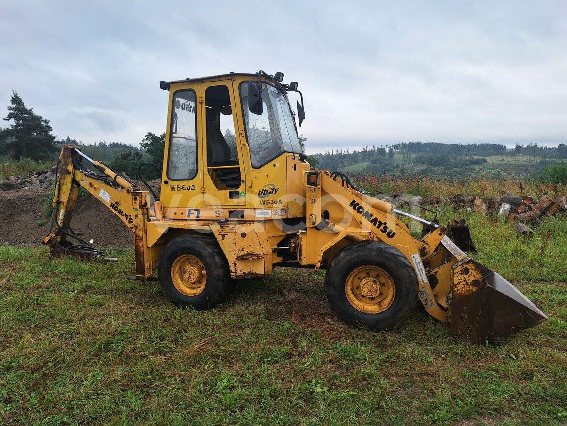 kloubový traktorbagr Komatsu WB60A