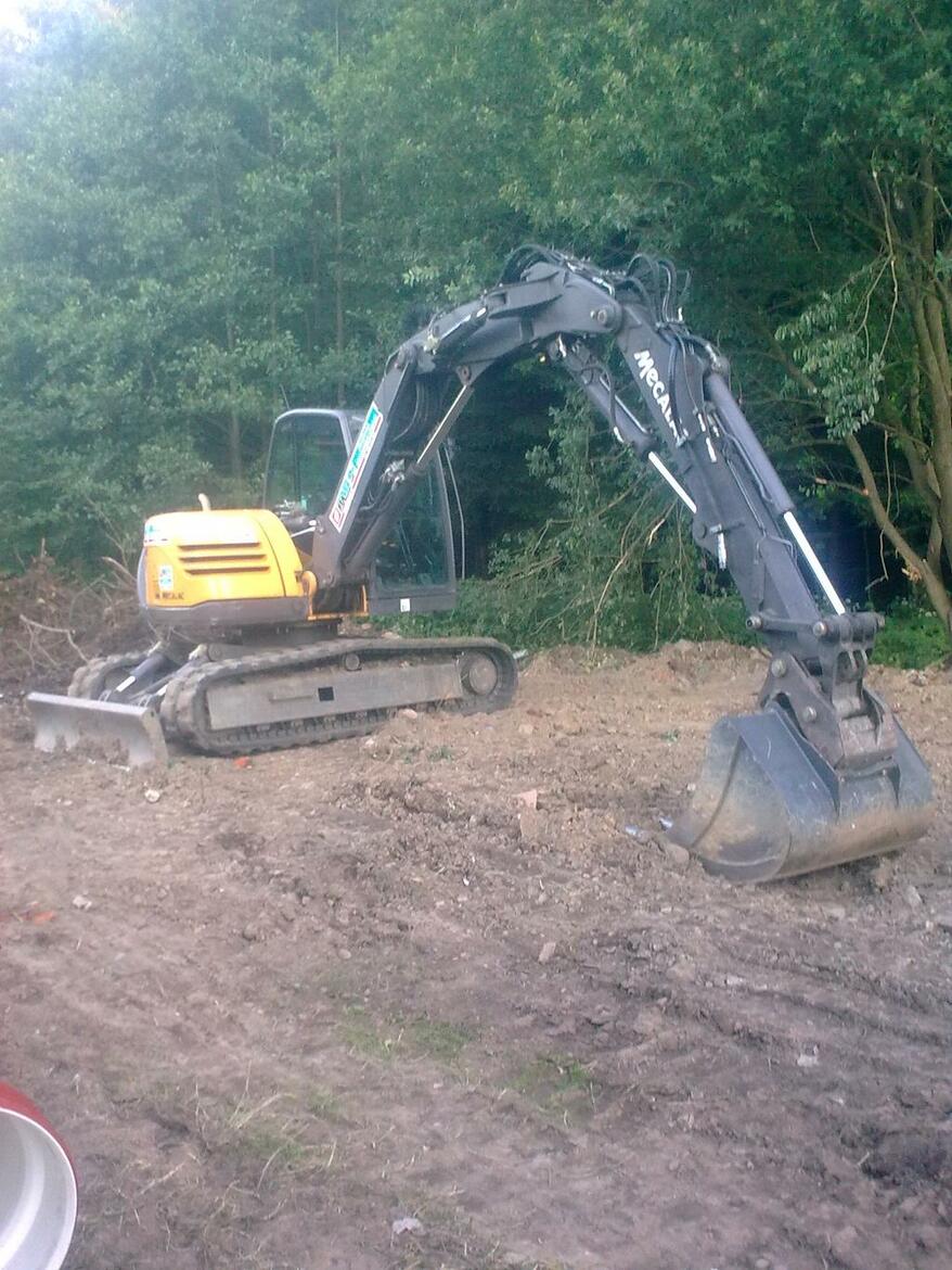 Re: Mecalac 8MCR nebo Volvo ECR58 Plus