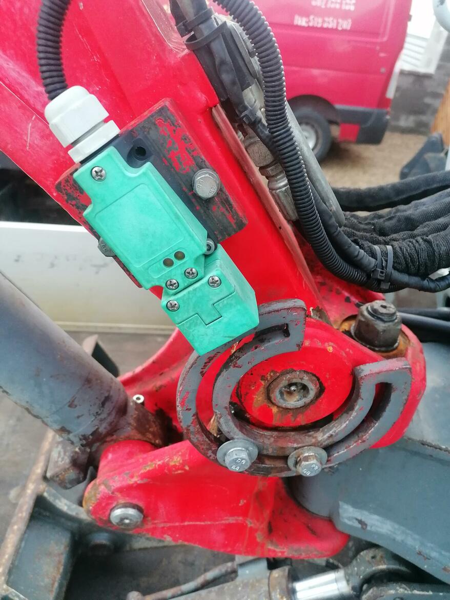 Neuson 1903 - závada na hydraulice?
