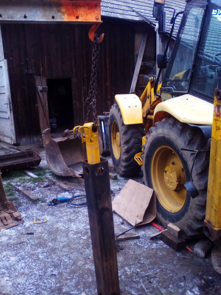 Oprava stabilizačních patek JCB 4CX