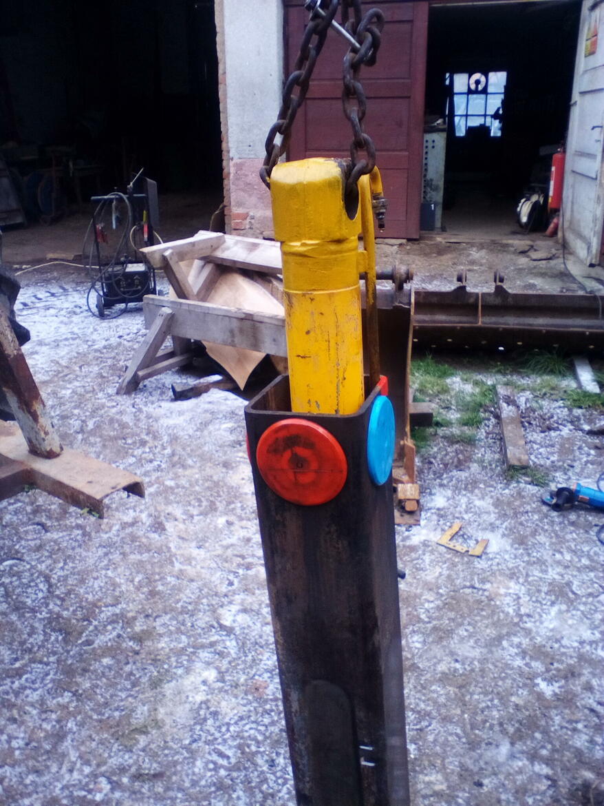Oprava stabilizačních patek JCB 4CX