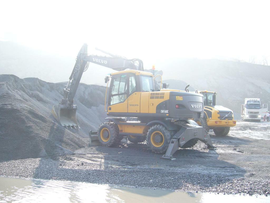 Re: Předváděčky 2009 ( komatsu,volvo,cat,liebherr)