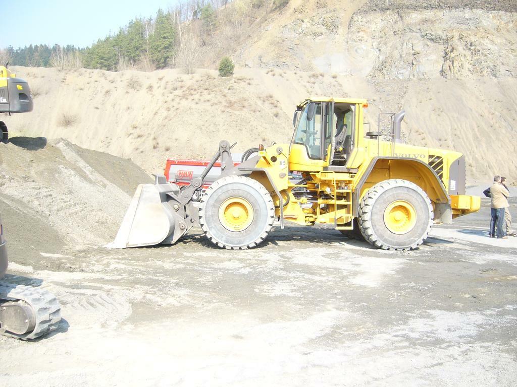 Re: Předváděčky 2009 ( komatsu,volvo,cat,liebherr)