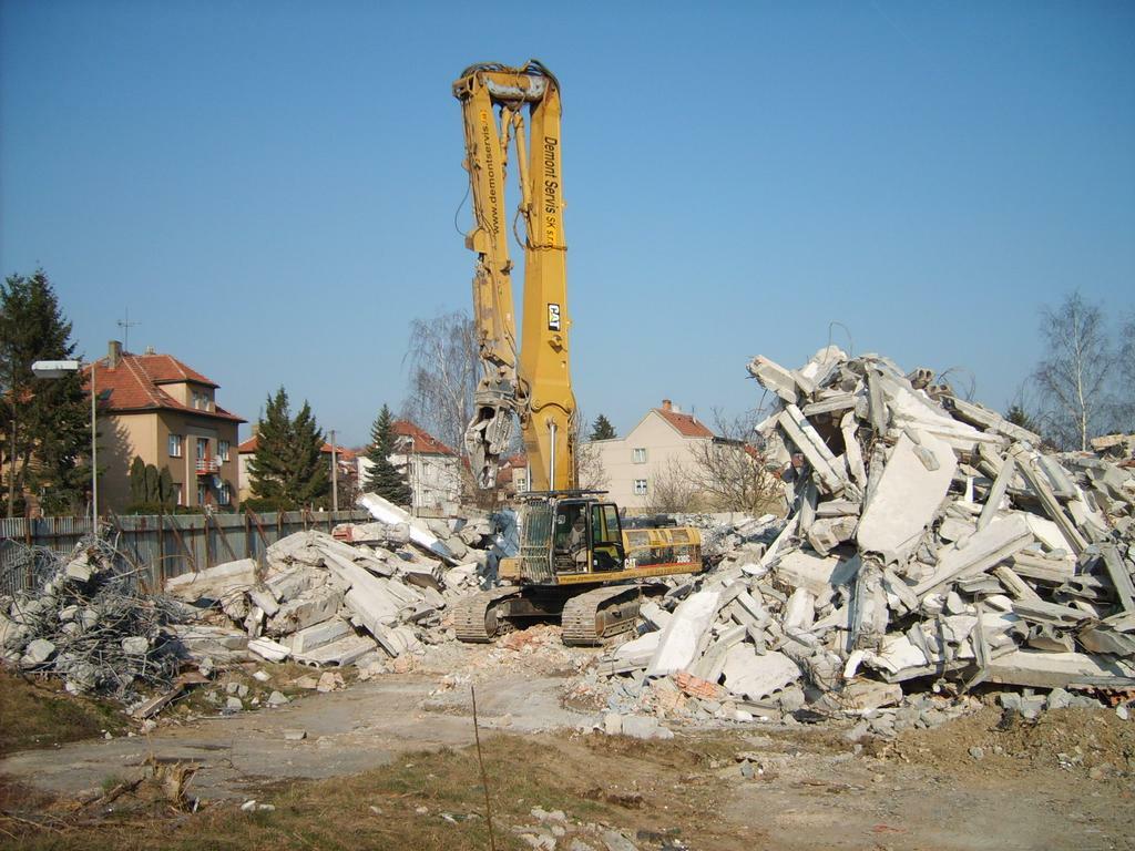 CAT330C demoliční 