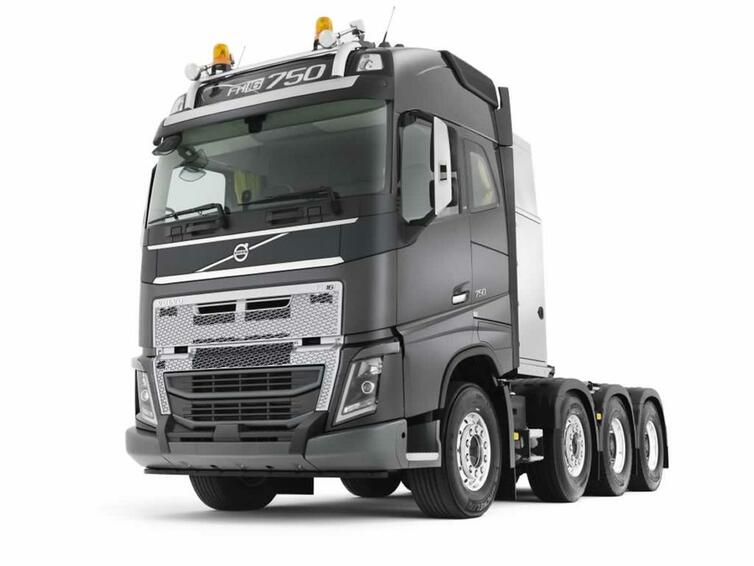 Volvo FH16 8x4 s odolnějším nárazníkem