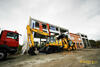 Kolové rypadlo Komatsu PW180-7E0 rámuje vstup do stavby