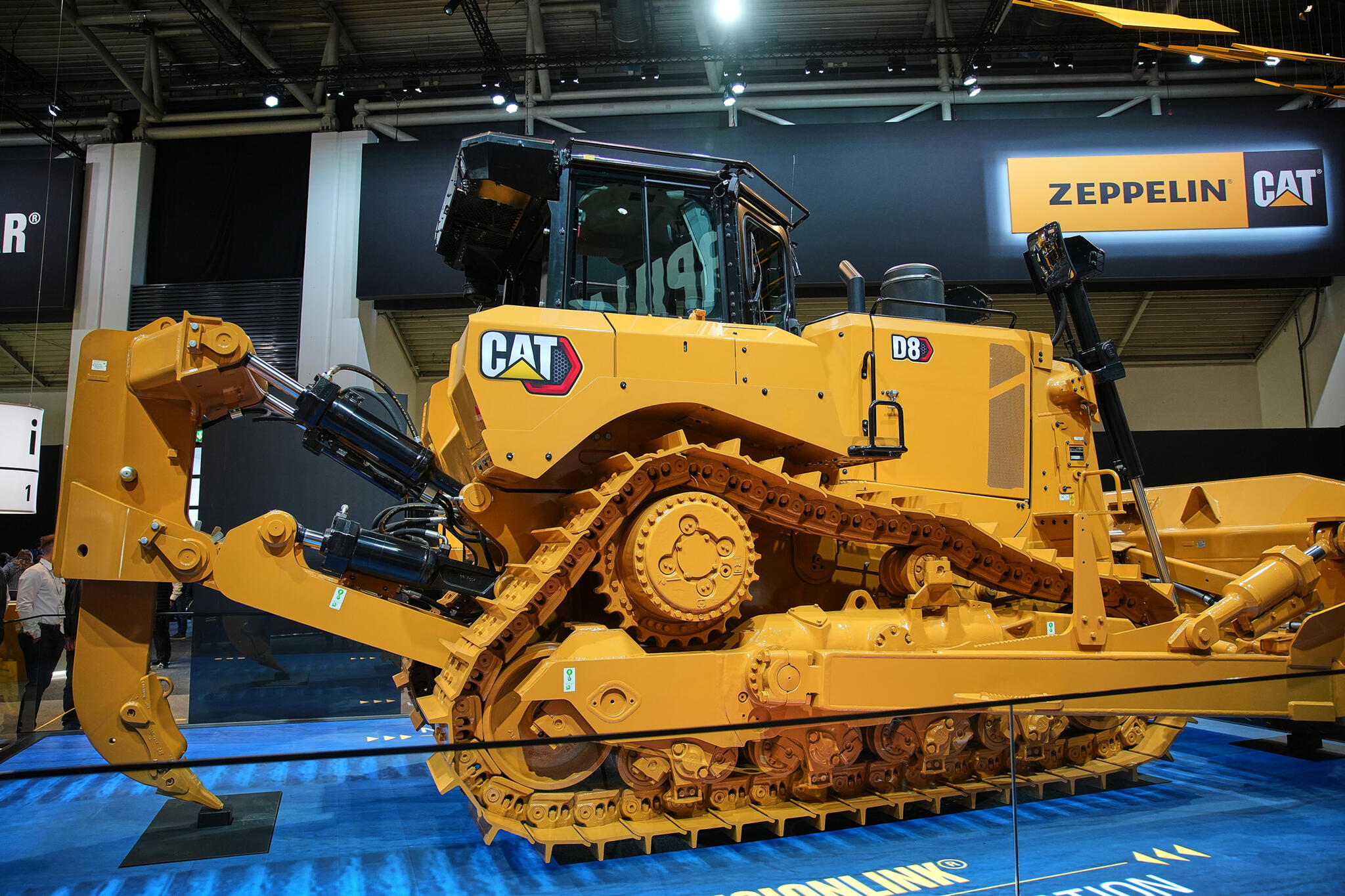 Pásový dozer CAT D8