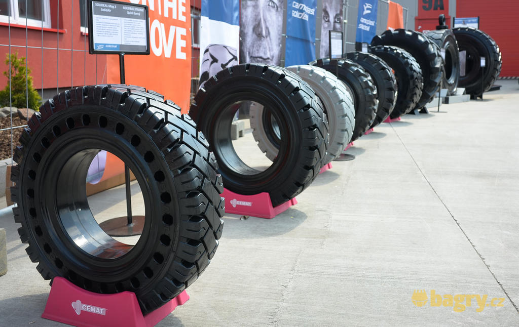 Mezi sortiment společnosti Čemat patří pneumatiky pro stavební a zemědělské stroje a vysokozdvižné vozíky