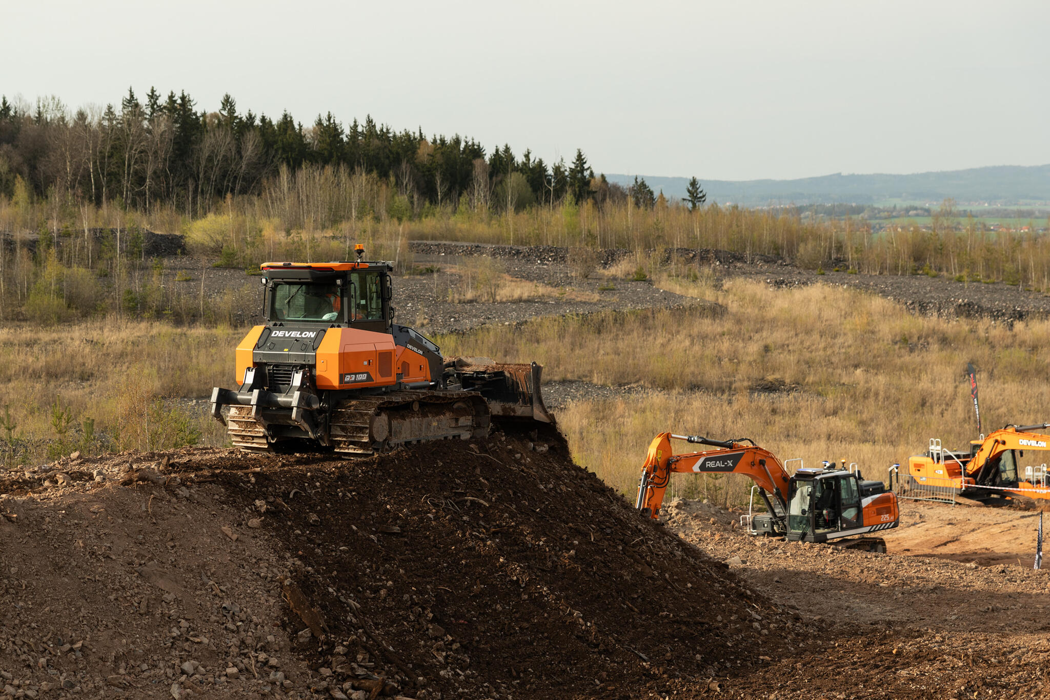 Dozer Develon DD100