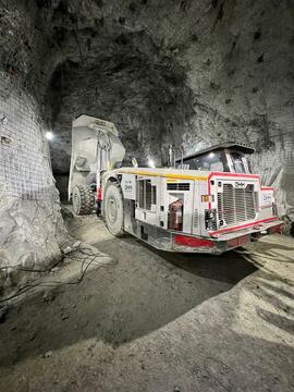 Komatsu kupuje výrobce důlních strojů