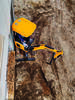 Minirýpadlo JCB 18Z-1 může pracovat i přímo podél budov