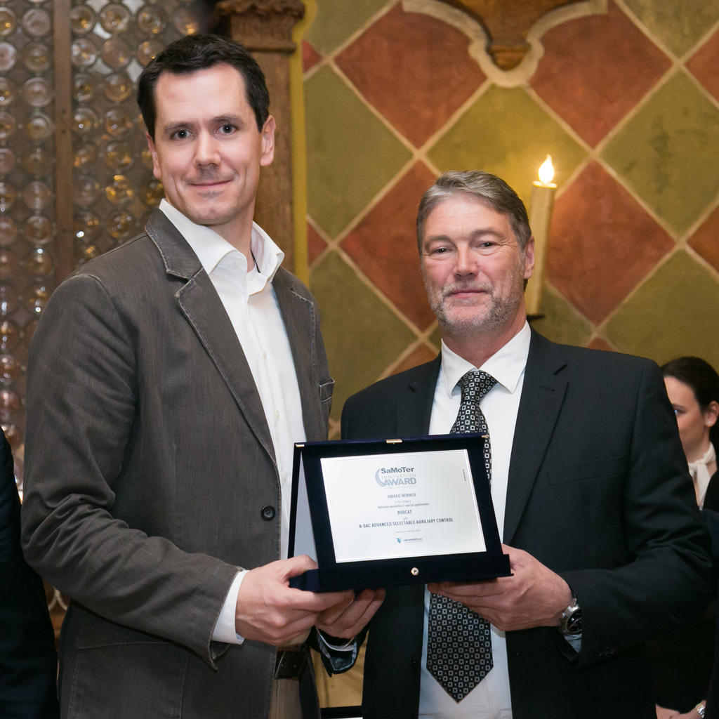 Robert Husar a Luca Bonadiman z Bobcatu s oceněním Samoter Innovation Award