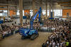 60 000. pásové rypadlo v řadě bylo všem zaměstnancům Liebherr-France SAS představeno 1. března 2019.