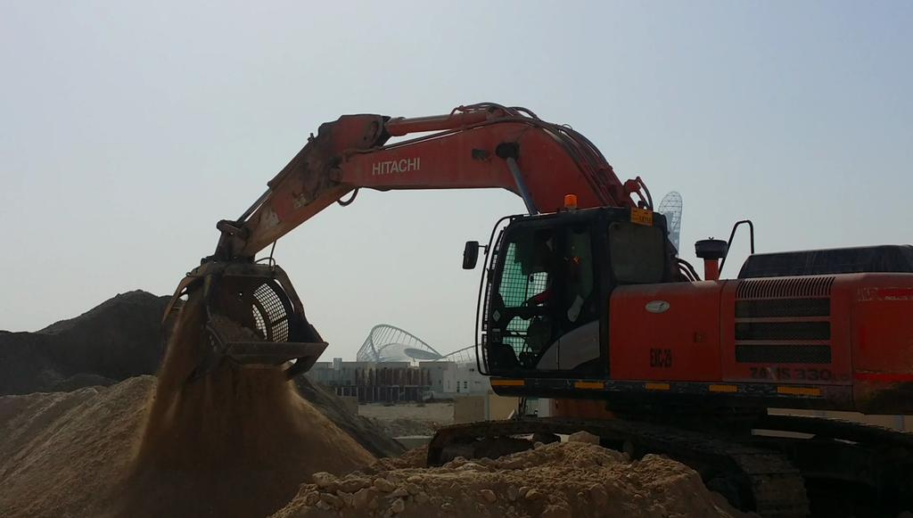 Třídící lžíce MB-S18 dominuje stavbě hřiště pro Katar FIFA 2022